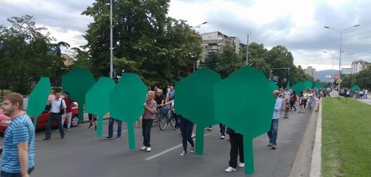 Марш за зелен Карпош: жителите бараат паркови наместо нови згради
